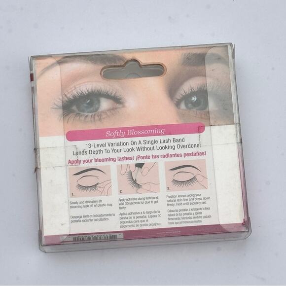 Kiss Natural Flourish Blooming  Makeup Beauty Lash Extension  NWT - Picture 4 of 6